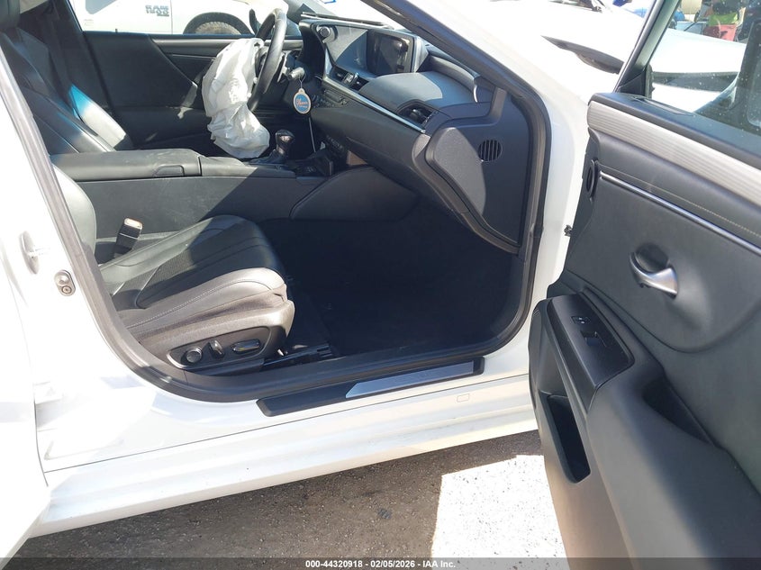 2019 Lexus ES
