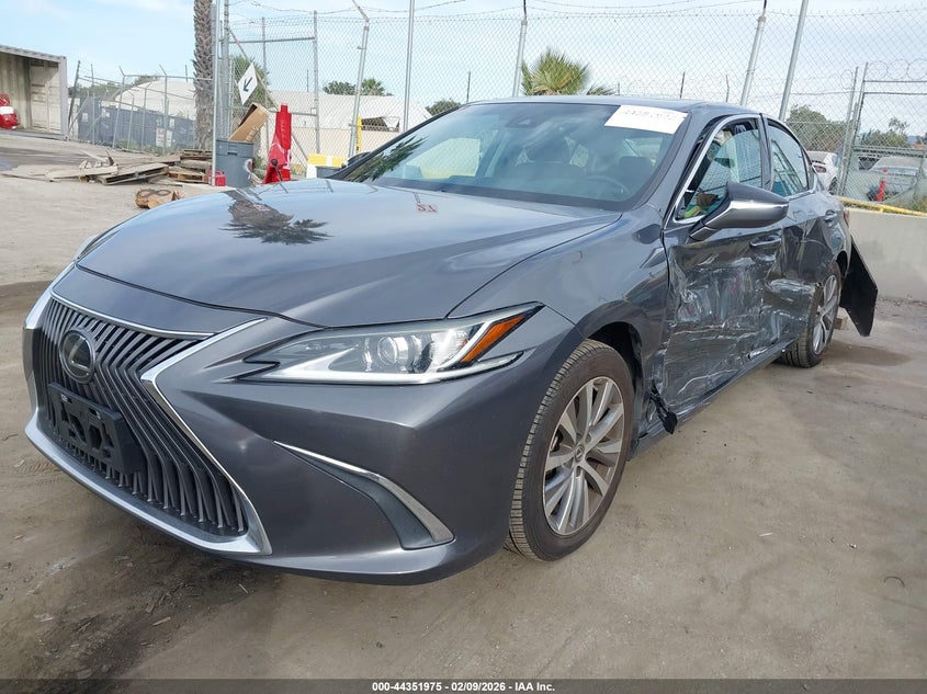 2019 Lexus ES