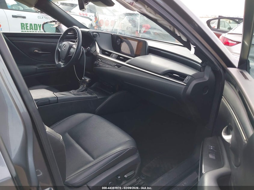 2019 Lexus ES