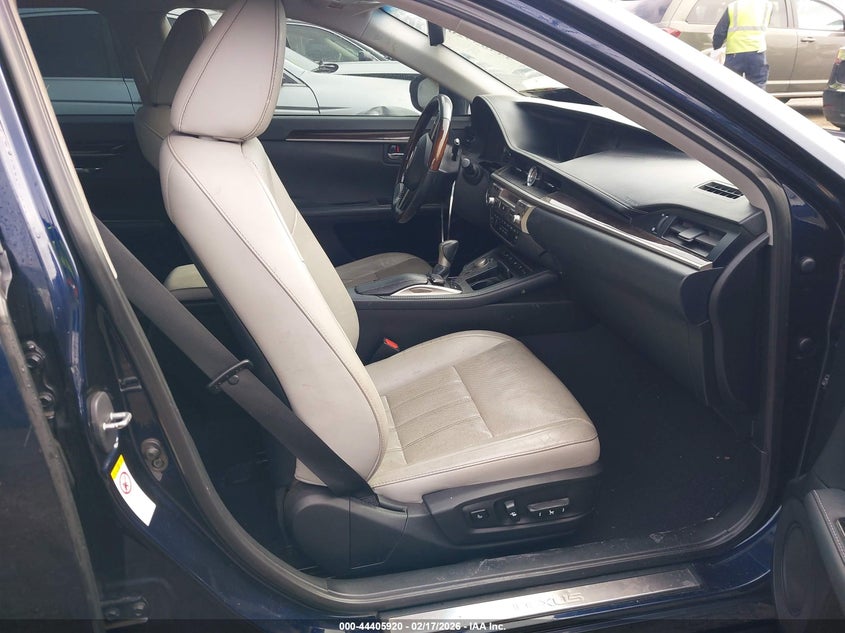 2016 Lexus ES