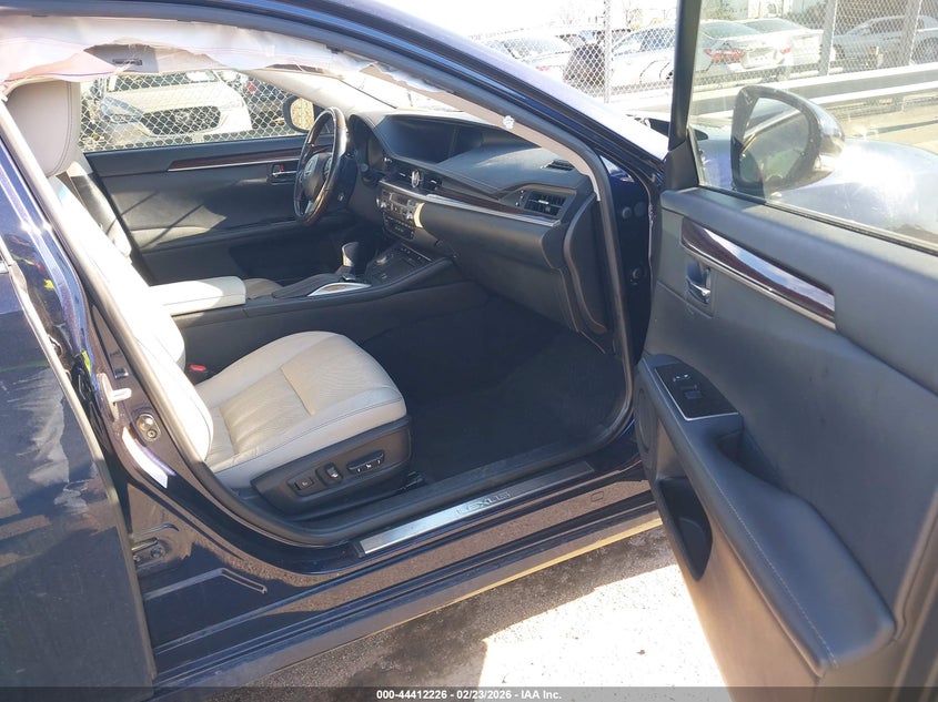 2016 Lexus ES