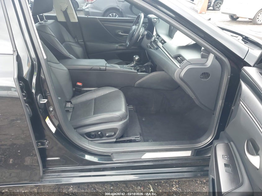 2019 Lexus ES