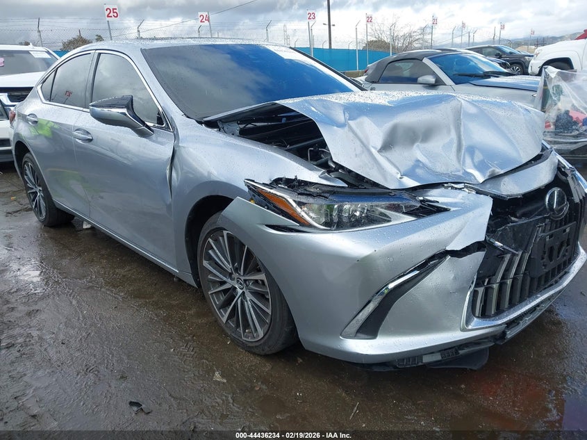 2025 Lexus ES