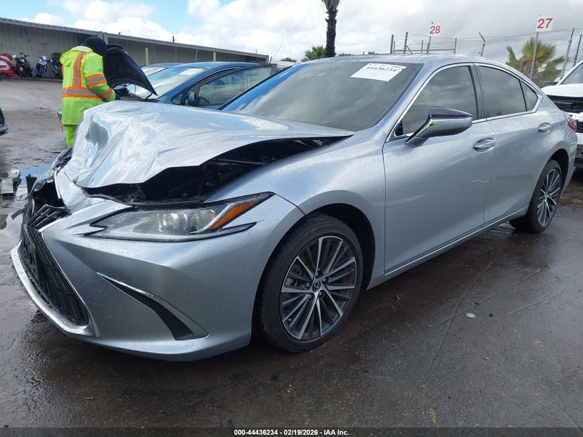 2025 Lexus ES