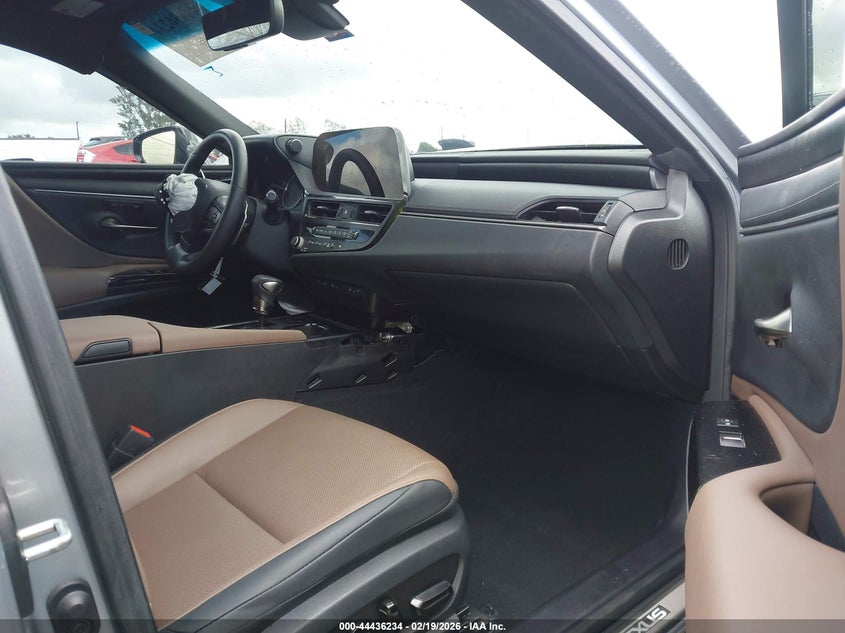 2025 Lexus ES