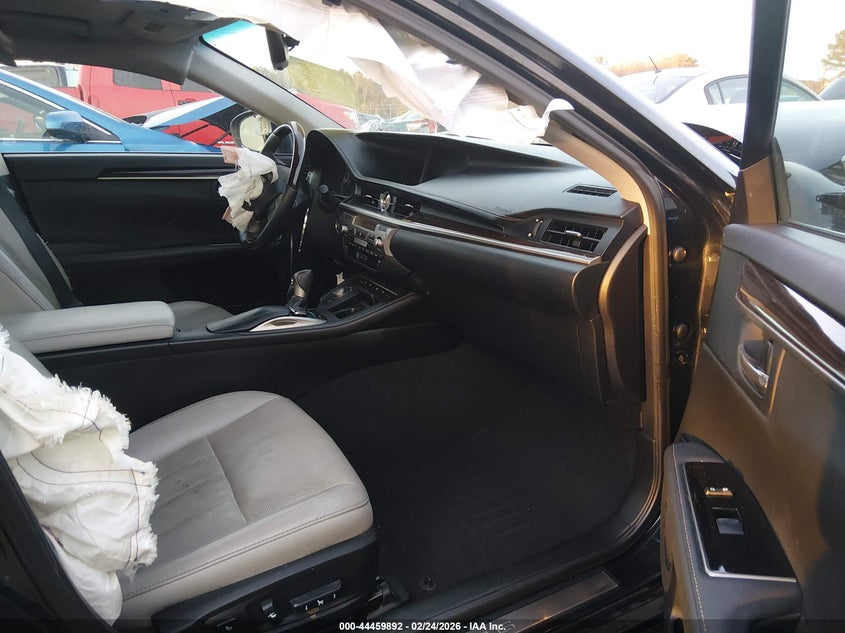 2016 Lexus ES