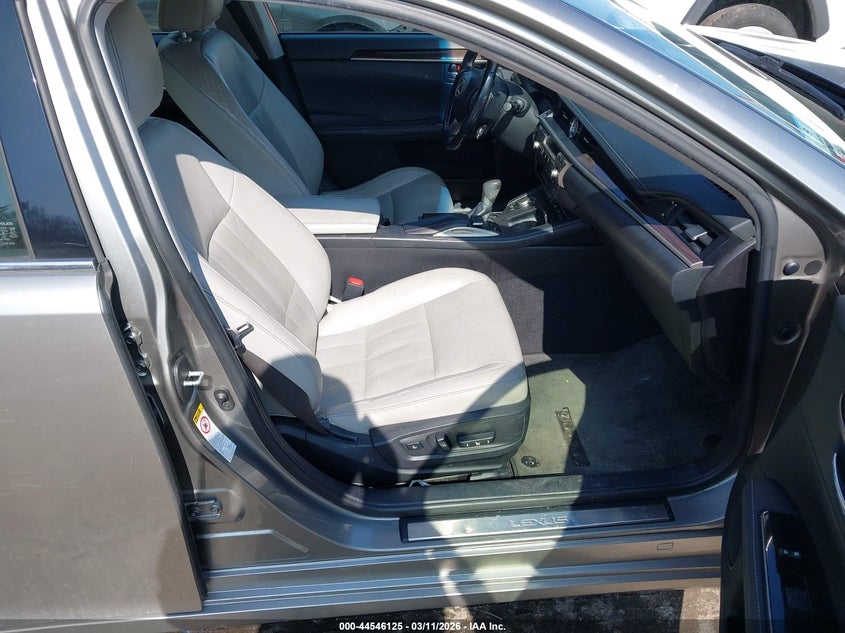 2016 Lexus ES