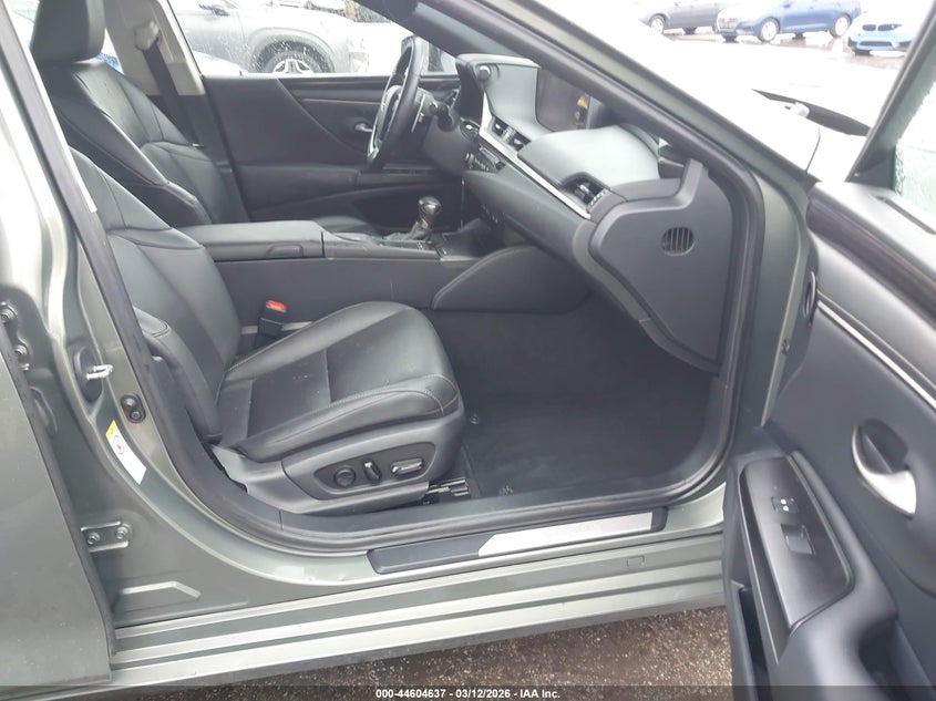 2019 Lexus ES