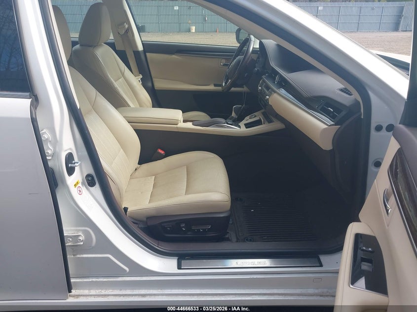 2016 Lexus ES