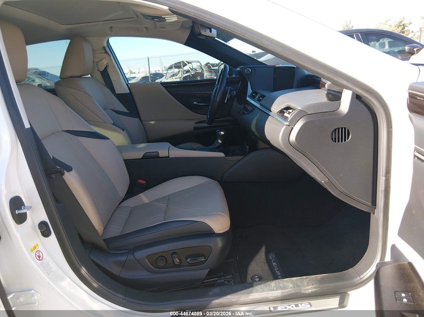 2019 Lexus ES