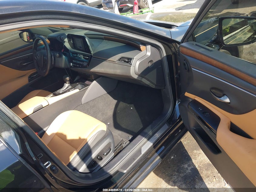 2025 Lexus ES