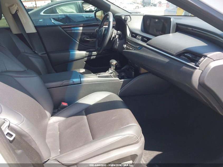2019 Lexus ES