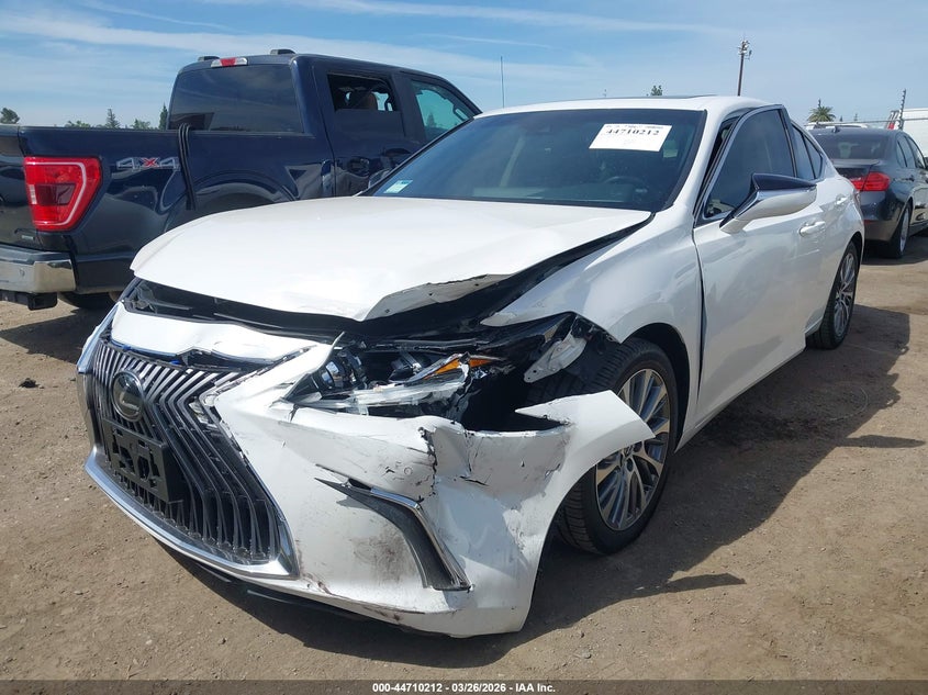 2019 Lexus ES
