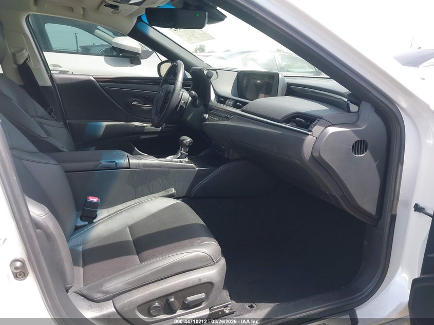 2019 Lexus ES
