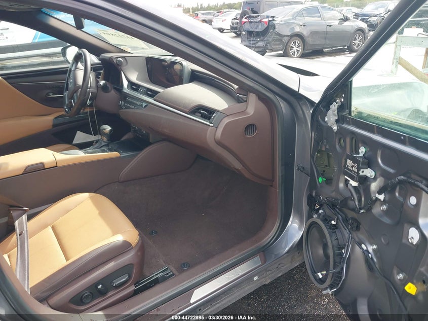 2019 Lexus ES