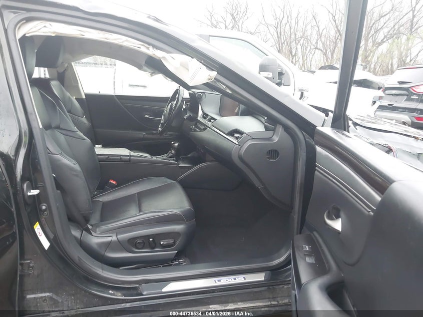 2019 Lexus ES