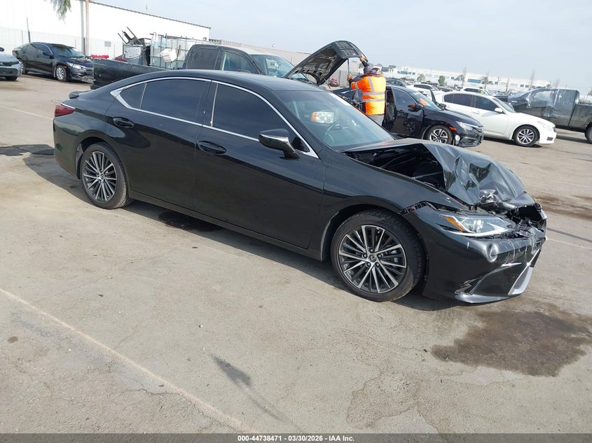 2025 Lexus ES