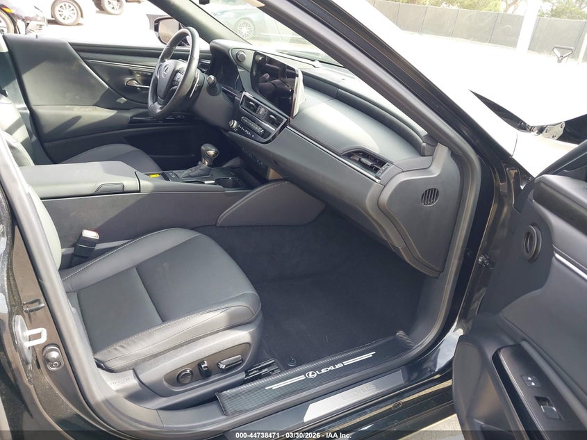 2025 Lexus ES