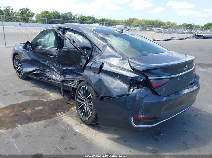 2025 Lexus ES
