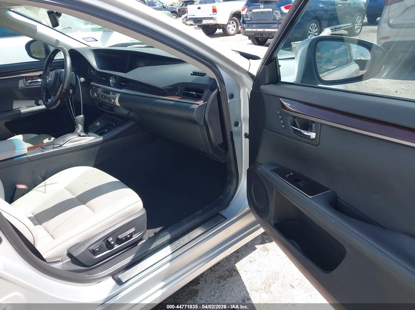 2016 Lexus ES