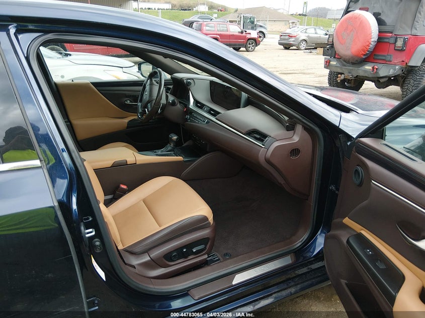 2019 Lexus ES